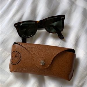 RAY BAN WAYFARER SUNGLASSES